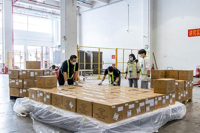 Preparación de mercancías en China con inspección de calidad embalaje y transporte hacia el puerto de exportación
