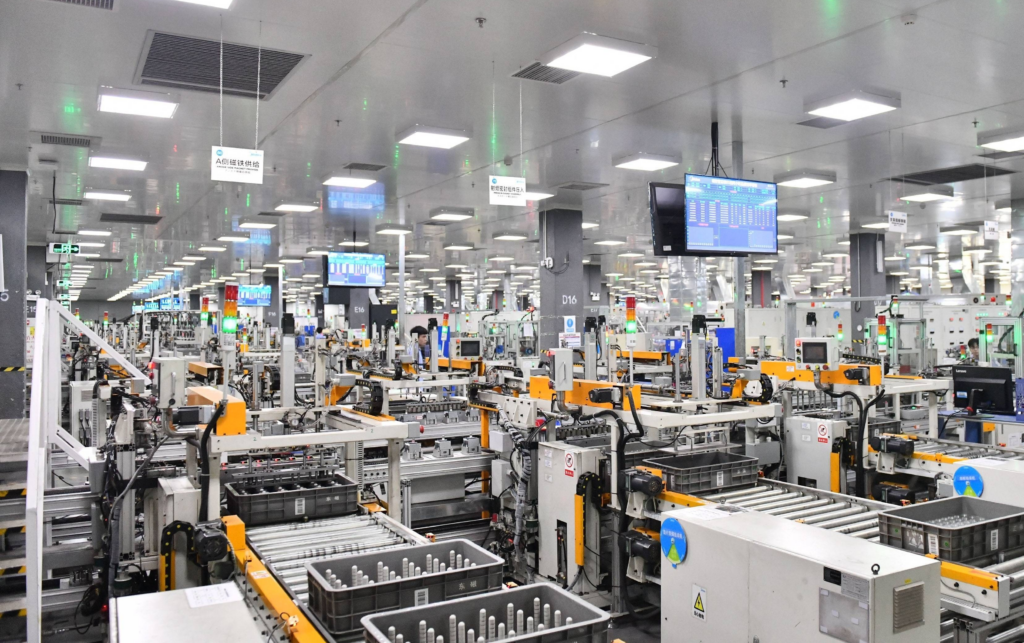 Inspección de calidad de electrodomésticos en una fábrica de China antes del envío internacional
