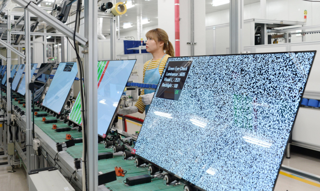 Inspección de pantalla y funcionamiento de televisores fabricados en China