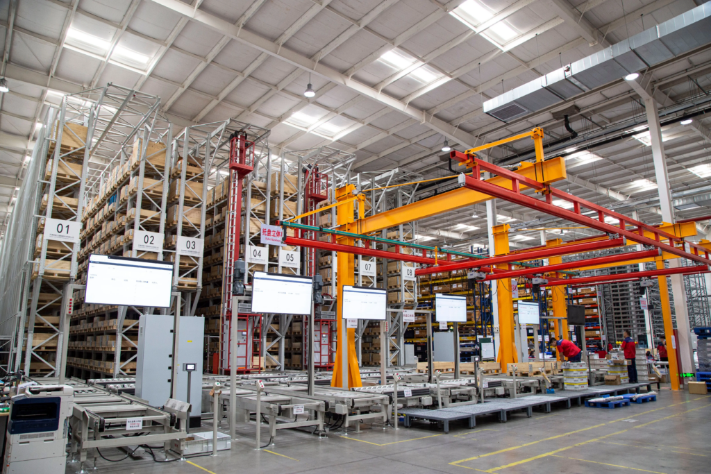 Fábrica china preparando productos para exportación hacia América Latina