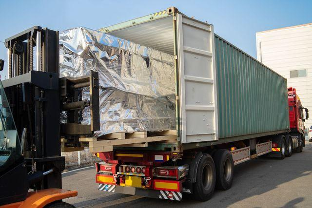 Carga de productos sobredimensionados en contenedor para envío marítimo desde China