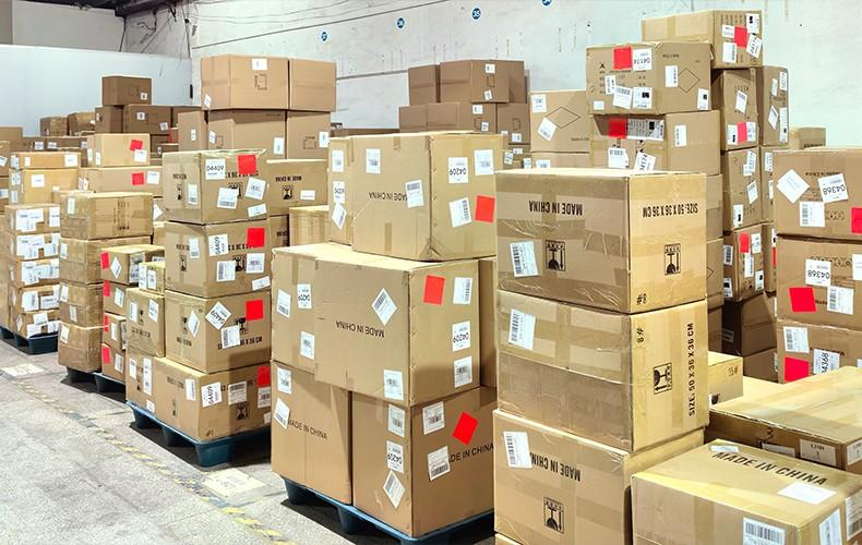 Consolidación de paquetes de múltiples proveedores de 1688 en un almacén en China